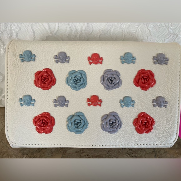 NWT Betsy Johnson white/multicolored acrylic Floral Embossed small crossbody - Picture 2 of 9